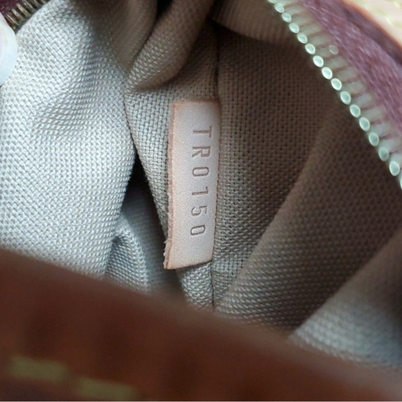 Louis Vuitton MM Delightful Bag - Picture 8 of 10